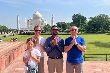 Taj Mahal Tour by Gatimaan Express Train With Lunch At 5 Star Hotel