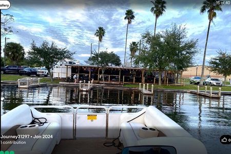 Pontoon Pub Crawl Pubs and Restaurants Visit by Boat
