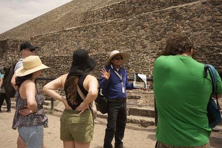 Teotihuacan Pyramids | Pick up Hotel | Breakfast in Cueva