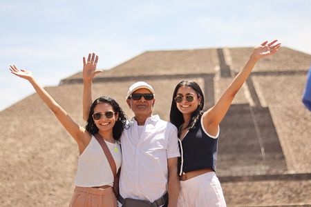 Tour to Teotihuacan with visit to ancient caves and CDMX transportation