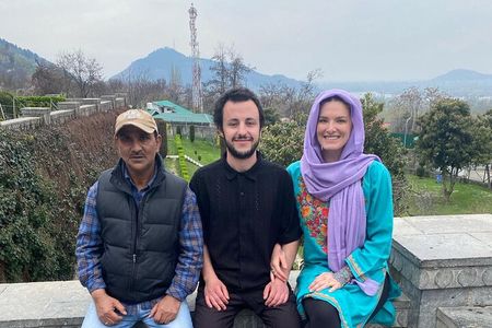 Srinagar- transfers+Hotel+Sightseeing