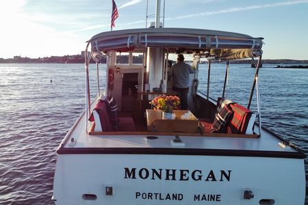 Private Sightseeing Charter on a Vintage Lobster Boat with Drinks