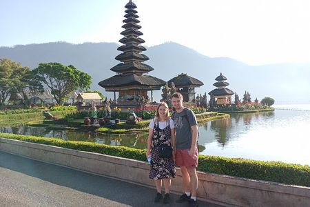 All inclusive -Tanah lot - ulundanu Beratan-jati luwih-waterfall 