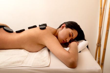 1 Hour Decontracting and relaxing with stones and essential oils