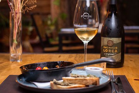 Private Tour to 2 Wineries in Agreglo and Menu 5 Steps