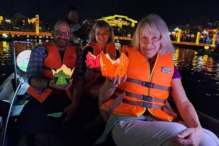 Hoi An street foods, night market and lantern boat ride