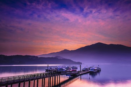 Private 9-Hour Sun Moon Lake Leisure Tour from Taichung (台中)!