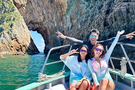 Boat Tour Through Four Sea Arches in Sai Kung, Hong Kong Geopark