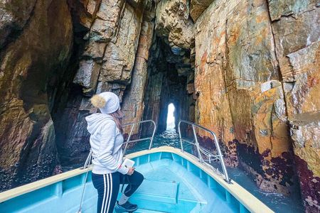 Boat Tour Through Four Sea Arches in Sai Kung, Hong Kong Geopark