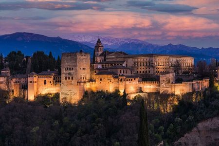 Night Tour of Alhambra and Nasrid Palaces + tickets