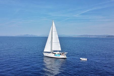 Discovery of Porquerolles by sail with meal on board