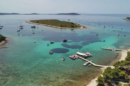 Blue Lagoon and 3 Islands Speedboat Tour from Trogir