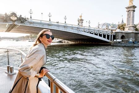 Paris Insider's Small Group Tour with Seine Sightseeing Cruise