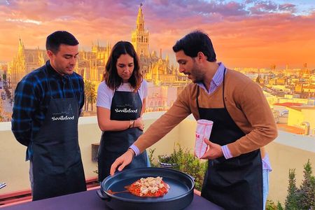Sevilla: Paella Cooking Class & 30-minute expert Q&A