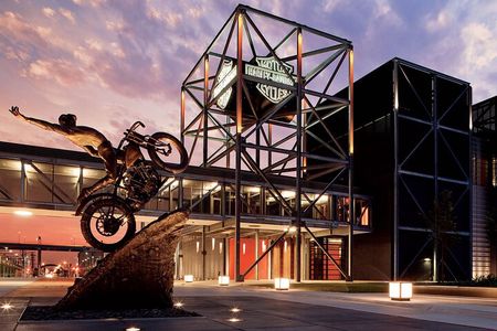 Chicago to Milwaukee:Day Trip with Brewery Tour & City Highlights