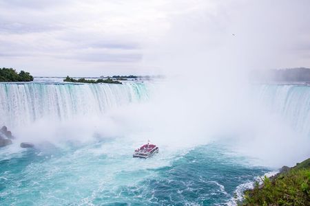 Niagara Falls Small Group Day Tour with Boat & Behind the Falls