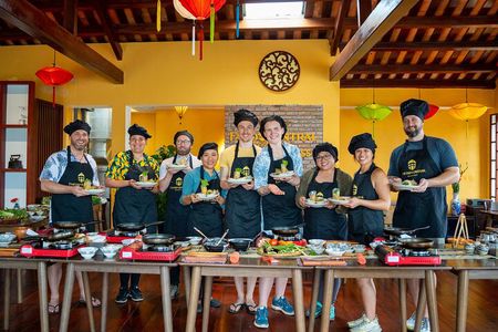Cooking Class with Tra Que Eco Farm & Local Market Discovery