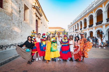 Walking Tour of Cartagena Photos, Snacks and Local Drink Included
