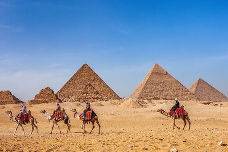 Private Tour of the Pyramids and Egyptian Museum in Giza