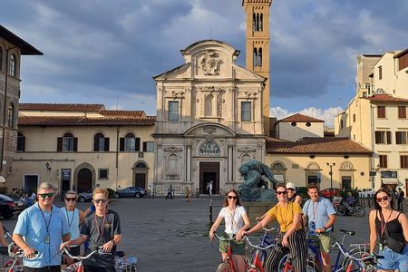 Florence Night Bike Tour with Wine and Aperitivo Picnic included