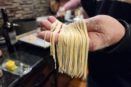 PRIVATE Chicago-Style Pizza or Pasta Cooking Class Near Chicago
