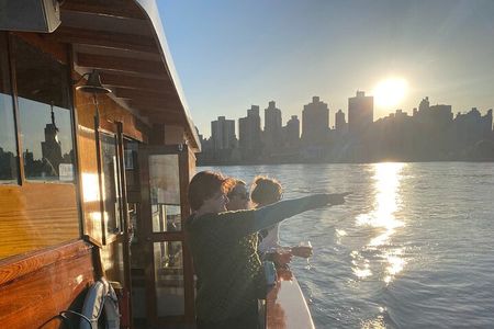 New York Urban Wildlife Sunset Boat Tour 
