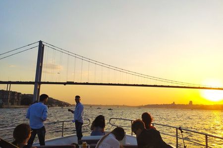 Scenic Bosphorus Sunset Cruise – 2.5 Hours of Luxury & Views