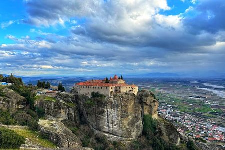 Midday Tour in Meteora from Kalabaka's Train Station