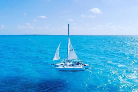 Exciting Catamaran Tour to Isla Mujeres, from Cancún!