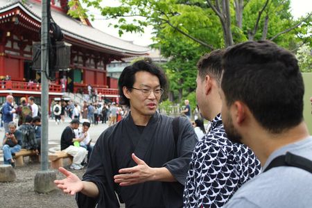 Tokyo: Asakusa Walking Tour with Japanese Comedian