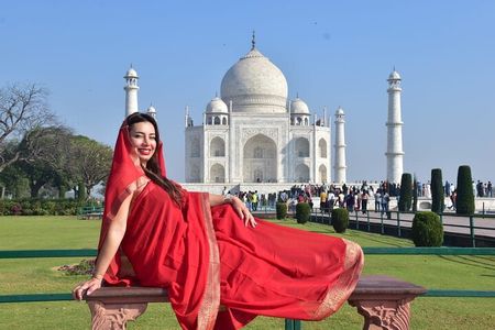 Taj Mahal, Agra Fort & Baby Taj Tour from Delhi by Car–Fast Entry