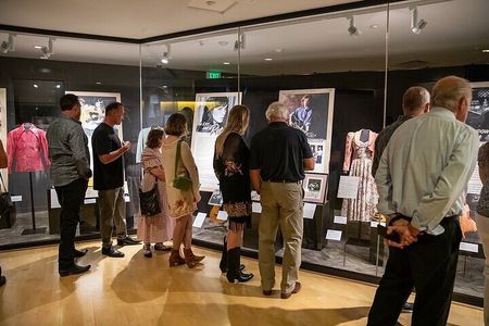 Before-Open Guided Tour & Admission to Country Music Hall of Fame
