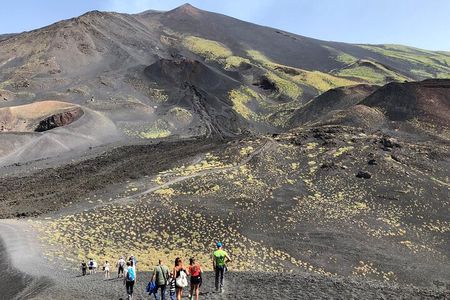 Etna private tour in 4x4 & Sicilian food farm experience