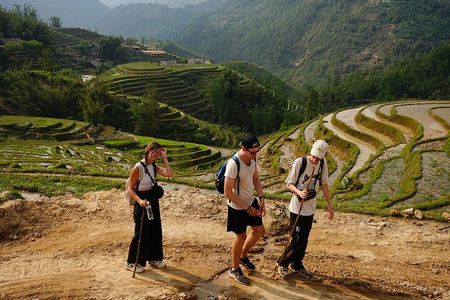 Trekking 1 circle the local village to admire Muong Hoa valley 