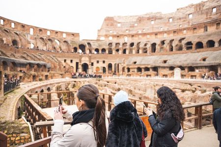 Early Morning Semi-Private Colosseum Express with Arena Access 