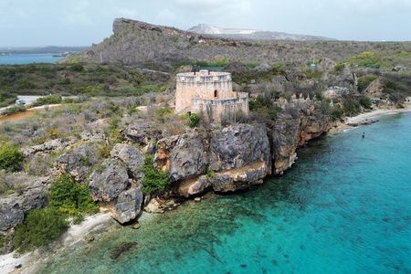 Snorkel boat trip: Sunken ship, old dutch fort & spanish bay