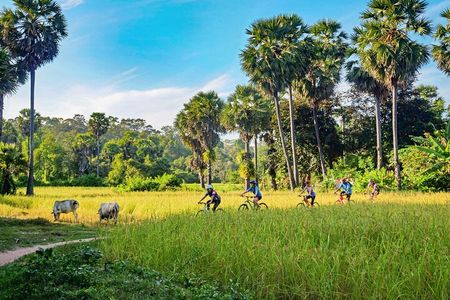 Siem Reap Countryside Guided Tour by Bike and E-Bike with Snacks