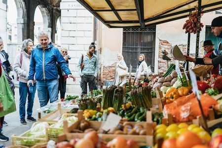 Rialto: Market Tour with Hands-on Cooking Class, Wine & Tiramisu