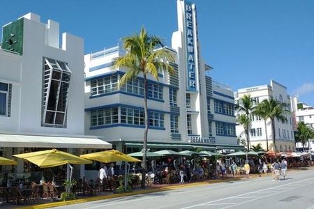 Miami Art Deco & South Beach Private Walking Tour with a Guide