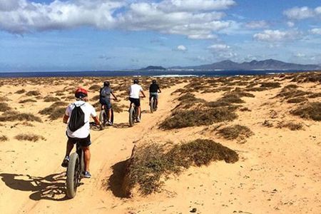From Corralejo: E-bike/E-scooter 3-4 hour excursion