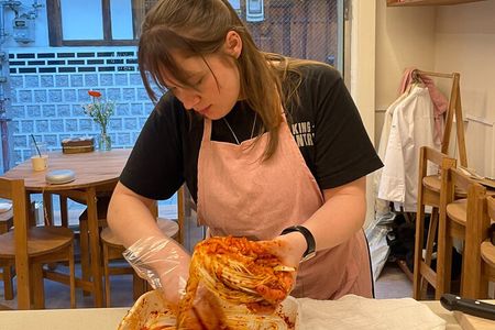 Kimchi class with Chef Hakyung near Gyeongbokgung place