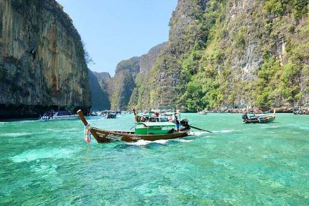 Phi Phi Islands and Maya Bay Tour by Speedboat from Krabi