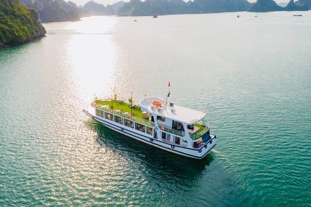 Halong Bay Adventure - Day Trip with Limousine Transfer