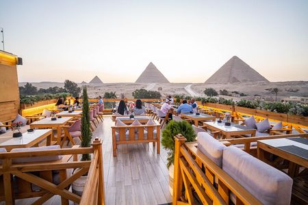 Giza: Dinner with Pyramids All Around You at Rooftop7000