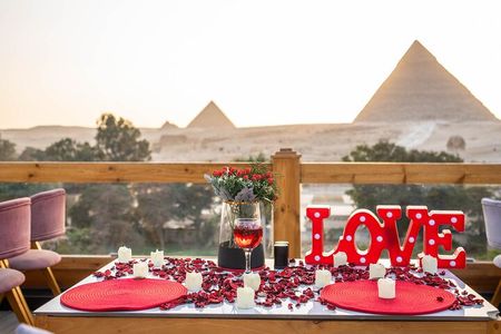 Great Pyramid Inn Dinner With Pyramids View