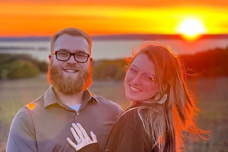 NON BUS Traverse City Old Mission Sunset Wine & Distillery Tour