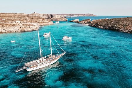From Sliema: Three Bay Cruise with Lunch and Transfers