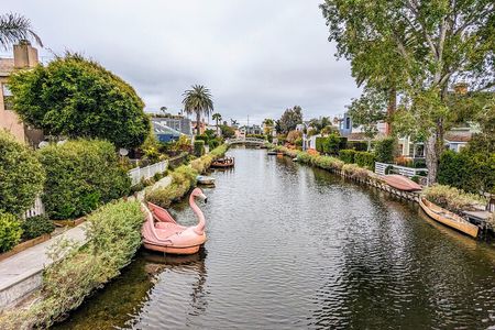 Los Angeles Half-Day Private City Tour with Celebrity Homes