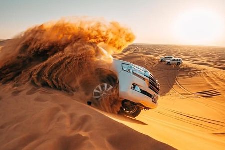Dubai: Desert evening Safari Tour with BBQ Dinner Live Shows