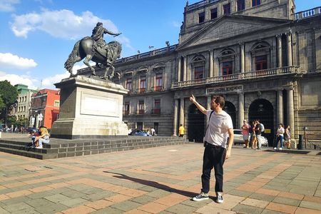 Private Tour in Mexico City with an Award Winning Author